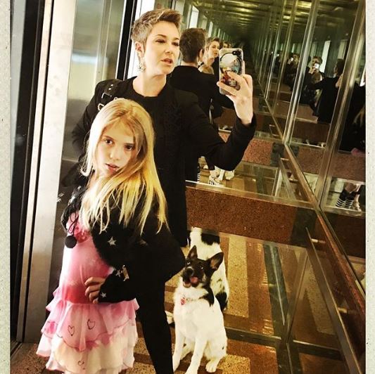 Kim Rhodes with daughter