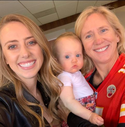 Brittany Mahomes with her mother and daughter