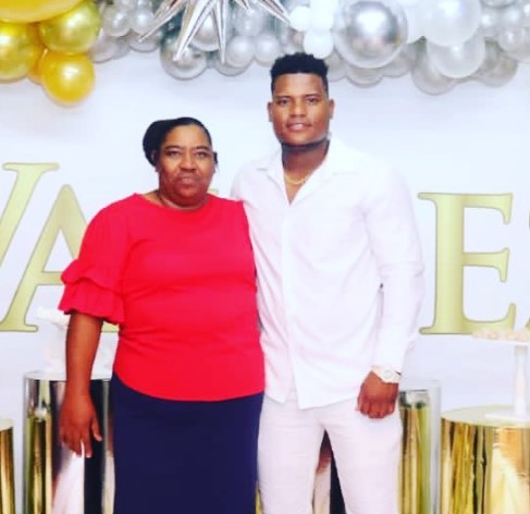 framber-valdez-with-his-mother Framber Valdez Mom