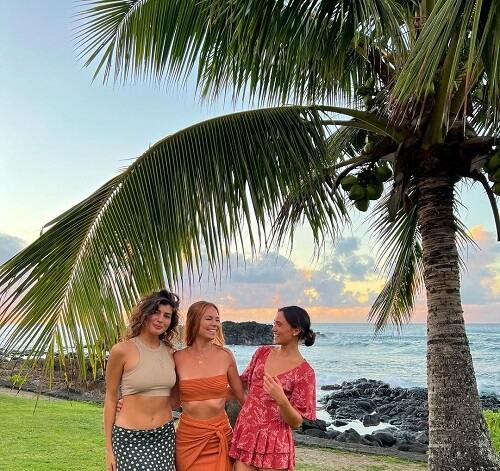 Hannah Meloche with her buddies