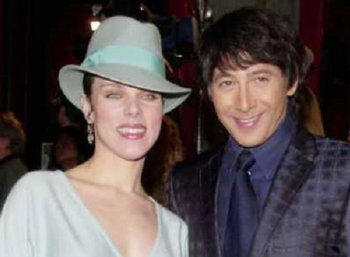 Paul-Reubens-with-his-friend-Debi-Mazar-min Paul Reubens with Debi Mazar