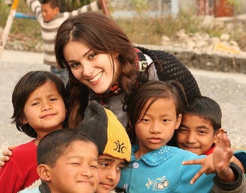 spampistefania_children Stefania Spampinato with children during her Nepal trip