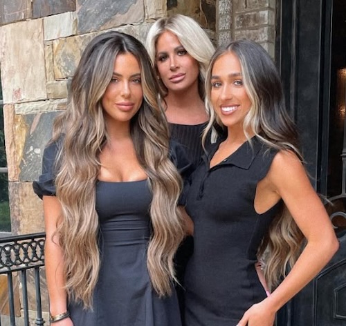 ariana-biermann-mom-sister Ariana Biermann family picture