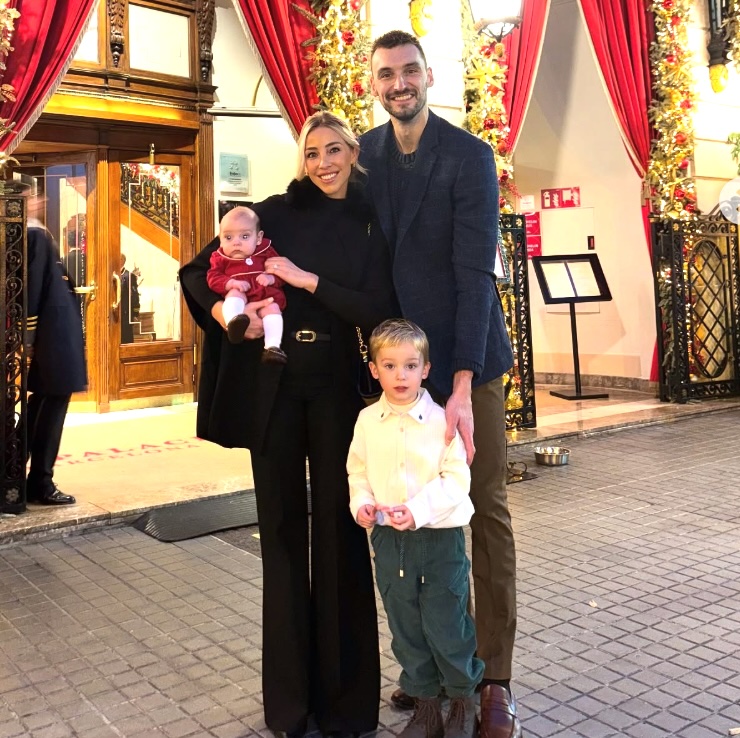 Olivia Harlan Dekker Husband