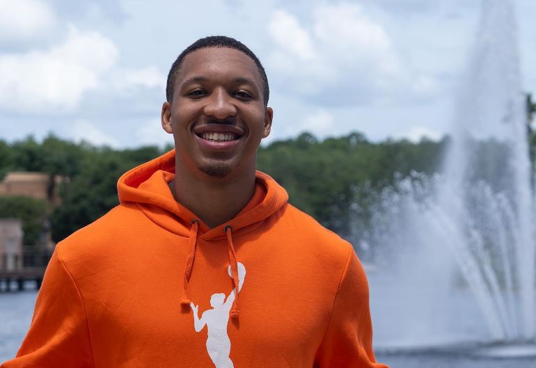 Is Grant Williams Dating? Girlfriend, Family, Net Worth