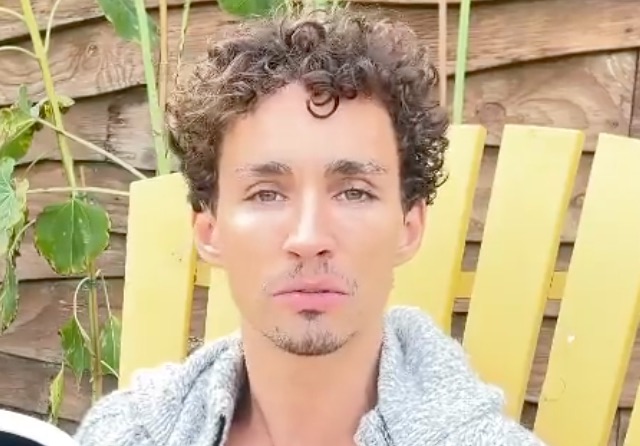 Does Robert Sheehan Have a Wife? Is He Married Now?